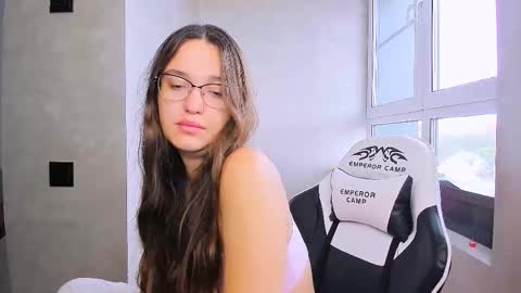 Snapshot of fancy_bunny chatting on 09-16-25, 05:52 fancy bunny online show from 09-16-25, 05:52