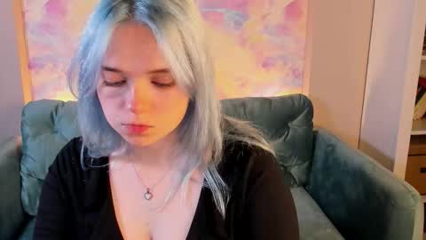 Snapshot of fancybella chatting on 10-01-25, 02:12 Bella online show from 10-01-25, 02:12