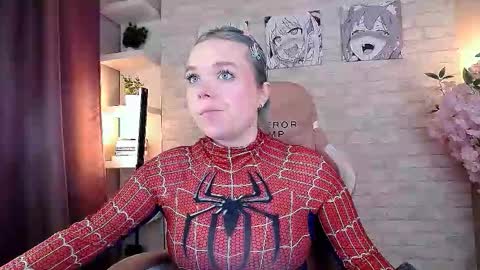 Snapshot of fancybella chatting on 10-19-25, 10:16 Bella online show from 10-19-25, 10:16