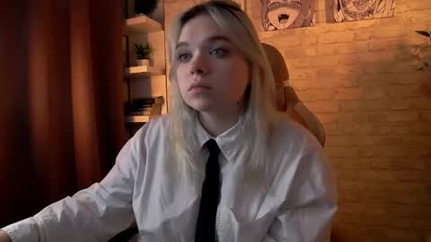 Snapshot of fancybella chatting on 11-26-25, 02:18 Bella online show from 11-26-25, 02:18