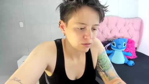 Snapshot of fanny_18 chatting on 10-17-25, 02:26 FANNY online show from 10-17-25, 02:26