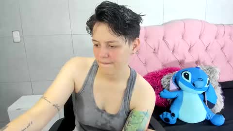 Snapshot of fanny_18 chatting on 10-18-25, 03:53 FANNY online show from 10-18-25, 03:53