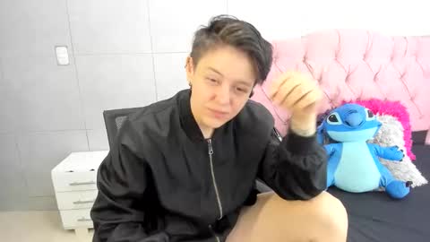 Snapshot of fanny_18 chatting on 10-21-25, 01:50 FANNY online show from 10-21-25, 01:50