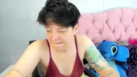 Snapshot of fanny_18 chatting on 11-07-25, 04:01 FANNY online show from 11-07-25, 04:01