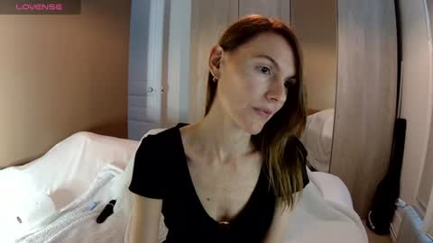 Snapshot of fanny_posy chatting on 06-29-26, 11:43 Fanny online show from 06-29-26, 11:43