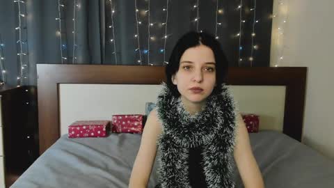 Snapshot of fannyharber chatting on 12-25-24, 10:39 Mia online show from 12-25-24, 10:39