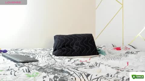 Snapshot of fantasy_33 chatting on 01-22-25, 05:59 fantasy online show from 01-22-25, 05:59