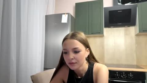 Snapshot of farahmantifel chatting on 10-08-25, 04:48 Anna Scovich online show from 10-08-25, 04:48