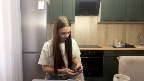 Snapshot of farahmantifel chatting on 10-09-25, 12:58 Anna Scovich online show from 10-09-25, 12:58