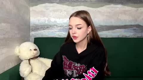 Snapshot of farahmantifel chatting on 11-05-25, 12:38 Anna Scovich online show from 11-05-25, 12:38