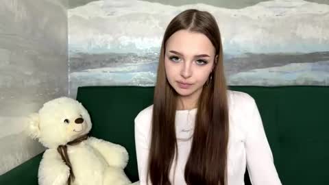 Snapshot of farahmantifel chatting on 11-22-25, 11:31 Anna Scovich online show from 11-22-25, 11:31