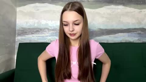 Snapshot of farahmantifel chatting on 11-29-25, 11:35 Anna Scovich online show from 11-29-25, 11:35