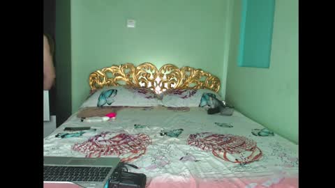 Snapshot of farfalina_hot chatting on 02-23-25, 03:56 farfalina online show from 02-23-25, 03:56