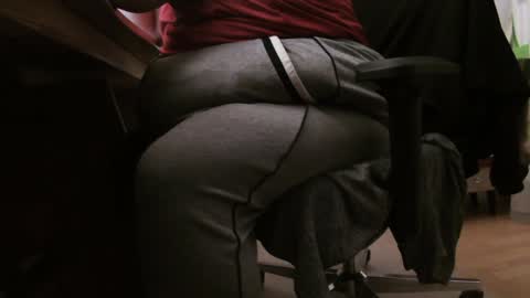 Snapshot of fat_bubble chatting on 01-04-25, 04:43 Fat Bernd online show from 01-04-25, 04:43