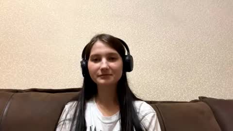 Aurora 18yo online show from 10-18-25, 10:16