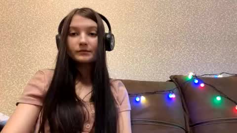 Aurora 18yo online show from 12-18-25, 08:20