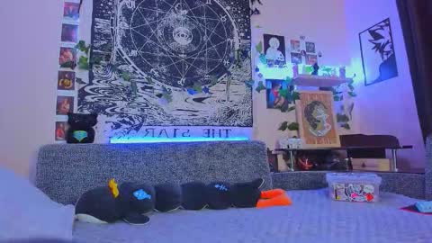 Snapshot of fearlessdiva_x chatting on 11-11-25, 02:22 Diva online show from 11-11-25, 02:22