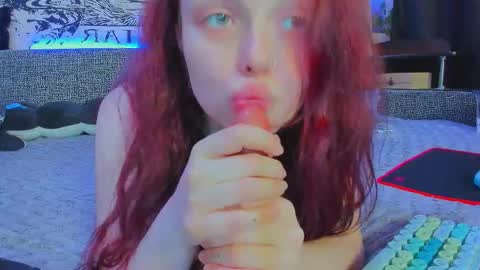 Snapshot of fearlessdiva_x chatting on 11-19-25, 02:11 Diva online show from 11-19-25, 02:11