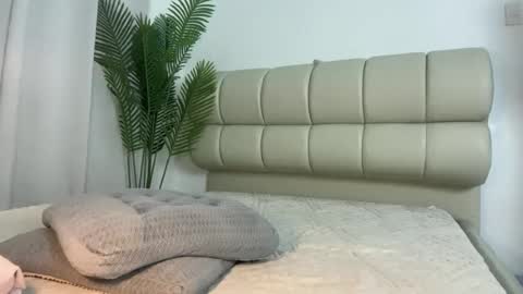 Snapshot of feb_sexy chatting on 06-23-26, 12:47 feby online show from 06-23-26, 12:47