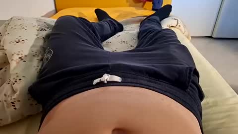 Snapshot of fede2985 chatting on 12-17-24, 06:56 Fede online show from 12-17-24, 06:56