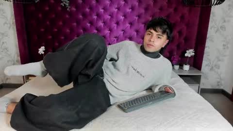 Snapshot of fedeviale chatting on 07-13-26, 04:04 Fede online show from 07-13-26, 04:04