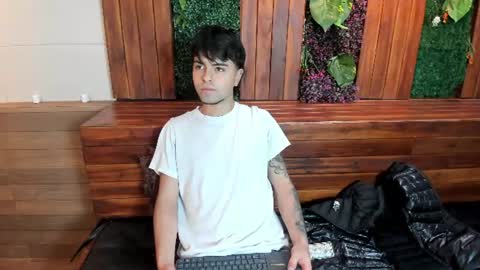 Snapshot of fedeviale chatting on 07-14-26, 04:17 Fede online show from 07-14-26, 04:17