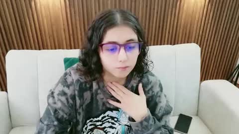Feelena online show from 06-01-26, 02:30