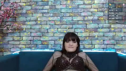 Snapshot of feelsgoodwoman chatting on 12-15-24, 01:13 Laura online show from 12-15-24, 01:13