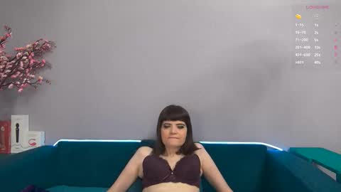 Snapshot of feelsgoodwoman chatting on 09-17-25, 03:19 Laura online show from 09-17-25, 03:19