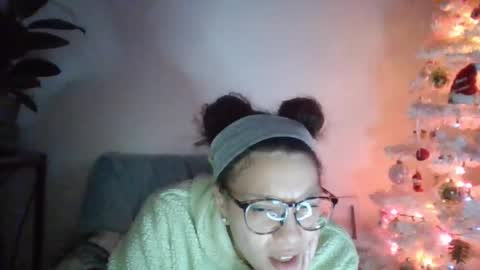 Snapshot of feetnymph chatting on 01-13-25, 05:33 Soley online show from 01-13-25, 05:33