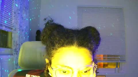 Snapshot of feetnymph chatting on 01-20-25, 02:01 Soley online show from 01-20-25, 02:01