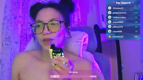 Snapshot of feetnymph chatting on 01-31-25, 06:24 Soley online show from 01-31-25, 06:24