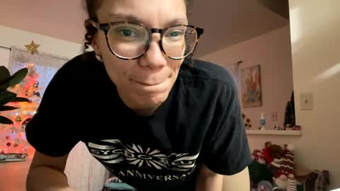 Snapshot of feetnymph chatting on 02-03-25, 10:54 Soley online show from 02-03-25, 10:54