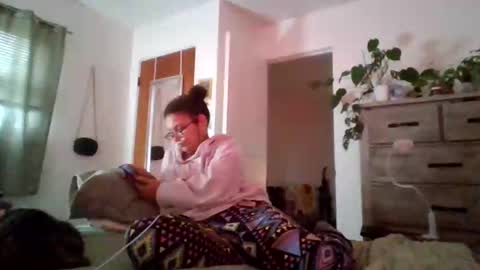 Snapshot of feetnymph chatting on 11-18-25, 07:29 Soley online show from 11-18-25, 07:29