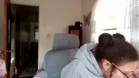 Snapshot of feetnymph chatting on 11-19-25, 08:09 Soley online show from 11-19-25, 08:09