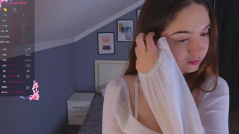 Snapshot of feli_tempa chatting on 10-26-25, 08:20 Milena online show from 10-26-25, 08:20