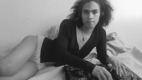 Snapshot of felinexoxo chatting on 11-05-25, 10:10 FELINE online show from 11-05-25, 10:10