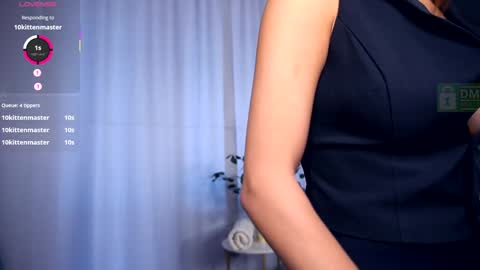 Snapshot of felissiany chatting on 10-04-25, 04:32 Hello im Nova online show from 10-04-25, 04:32