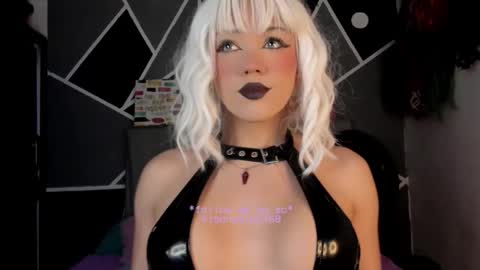 Snapshot of fem_boy6 chatting on 11-26-25, 06:47 fem_boy6 online show from 11-26-25, 06:47