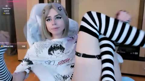 Snapshot of femalexa chatting on 11-15-25, 04:03 Alexa online show from 11-15-25, 04:03