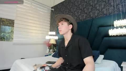 Snapshot of femboy_max chatting on 06-05-26, 11:49 Femboy Max online show from 06-05-26, 11:49