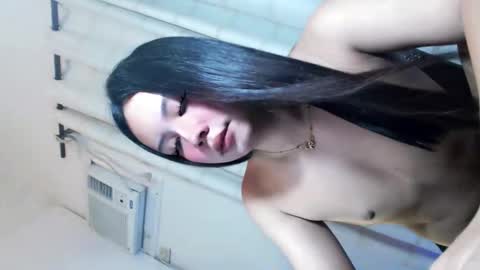 Snapshot of feminine_elle chatting on 06-02-26, 10:50 elle online show from 06-02-26, 10:50