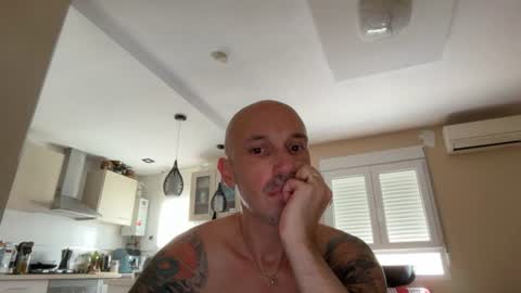 Snapshot of ferlucidaddy chatting on 06-18-26, 09:14 FerLuciDaddy online show from 06-18-26, 09:14