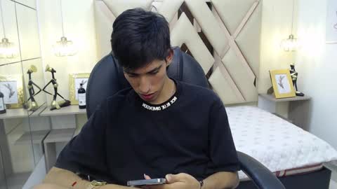 FER PHOENIX online show from 02-18-25, 09:54