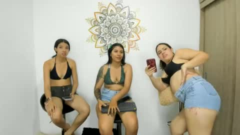 Snapshot of fetishgirlsxx chatting on 06-17-26, 12:46 Fetishgirlsxxx online show from 06-17-26, 12:46