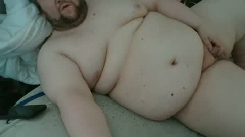 Snapshot of fettebifotze28h chatting on 06-18-26, 02:21 Cow Sow online show from 06-18-26, 02:21