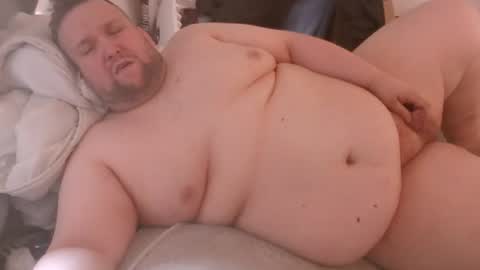 Snapshot of fettebifotze28h chatting on 07-22-26, 02:42 Cow Sow online show from 07-22-26, 02:42