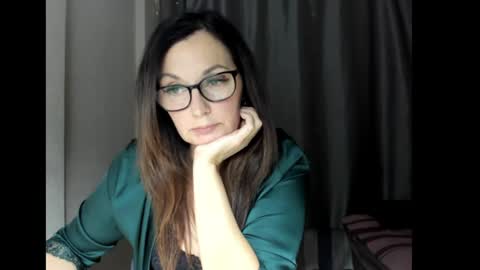 Snapshot of fey_bb chatting on 12-14-24, 11:18 Milana online show from 12-14-24, 11:18