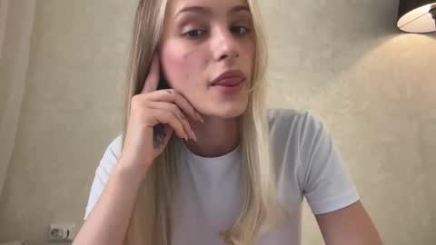 Lisa online show from 10-08-25, 08:23