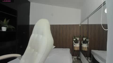 Snapshot of ffreyja_ chatting on 11-13-25, 04:50 Freyja online show from 11-13-25, 04:50